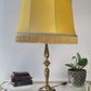Lampe de style Louis XVI en bronze doré avec abat-jour jaune à franges – lampe ancienne élégante vintage