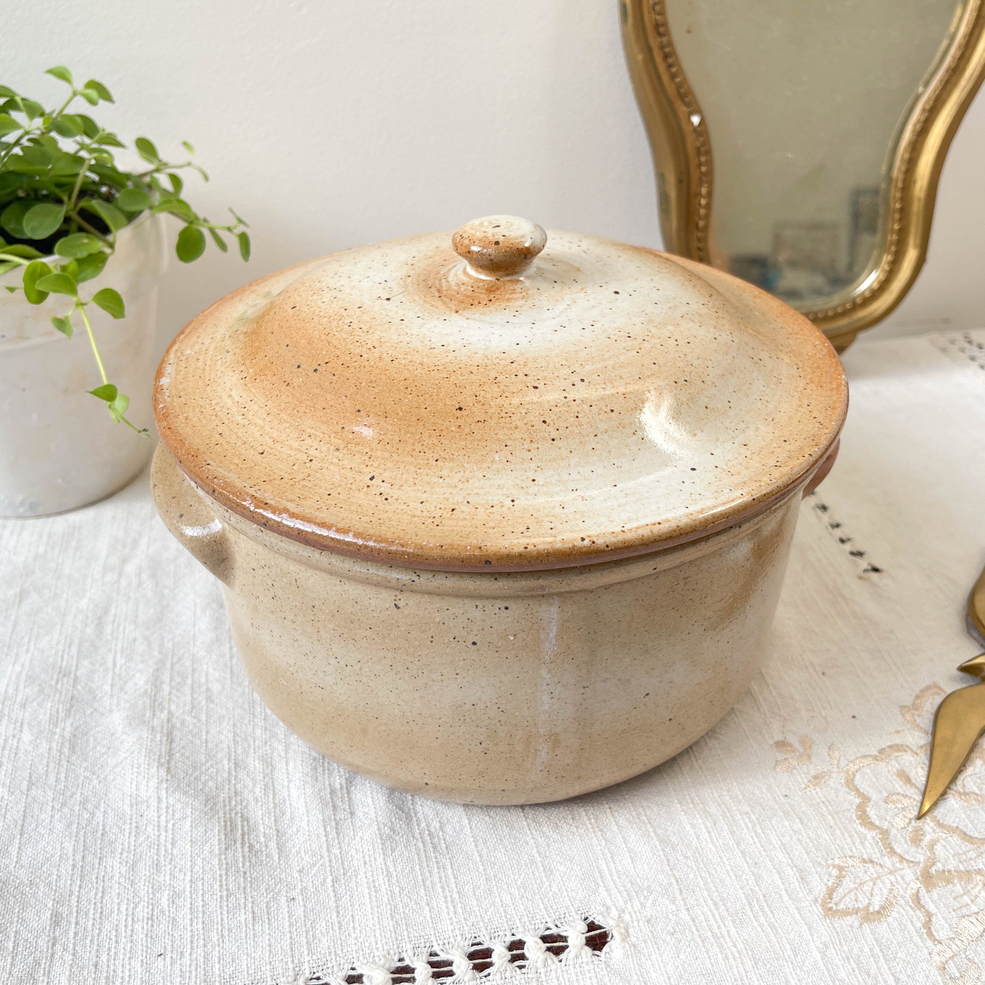 Assiettes creuses et soupière mouchetées en Grès du Marais France vintage