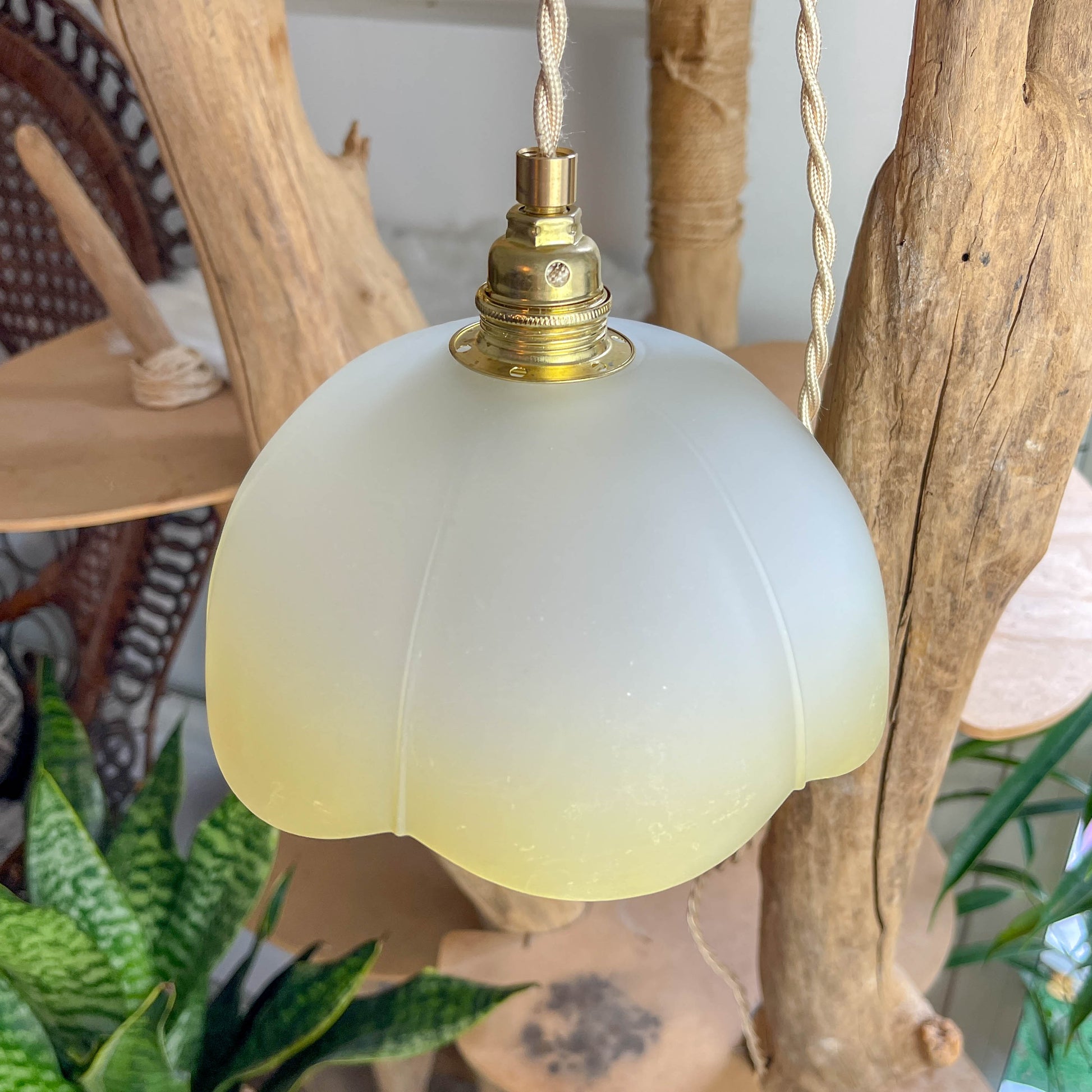 Suspension baladeuse abat-jour en verre dépoli vintage ambré – Lumière douce – Personnalisable