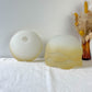 Suspension baladeuse abat-jour en verre dépoli vintage ambré – Lumière douce – Personnalisable