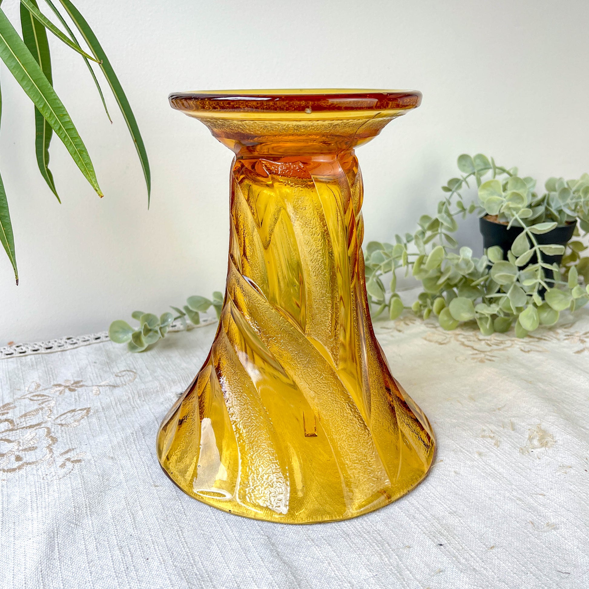 Vase vintage en verre ambre