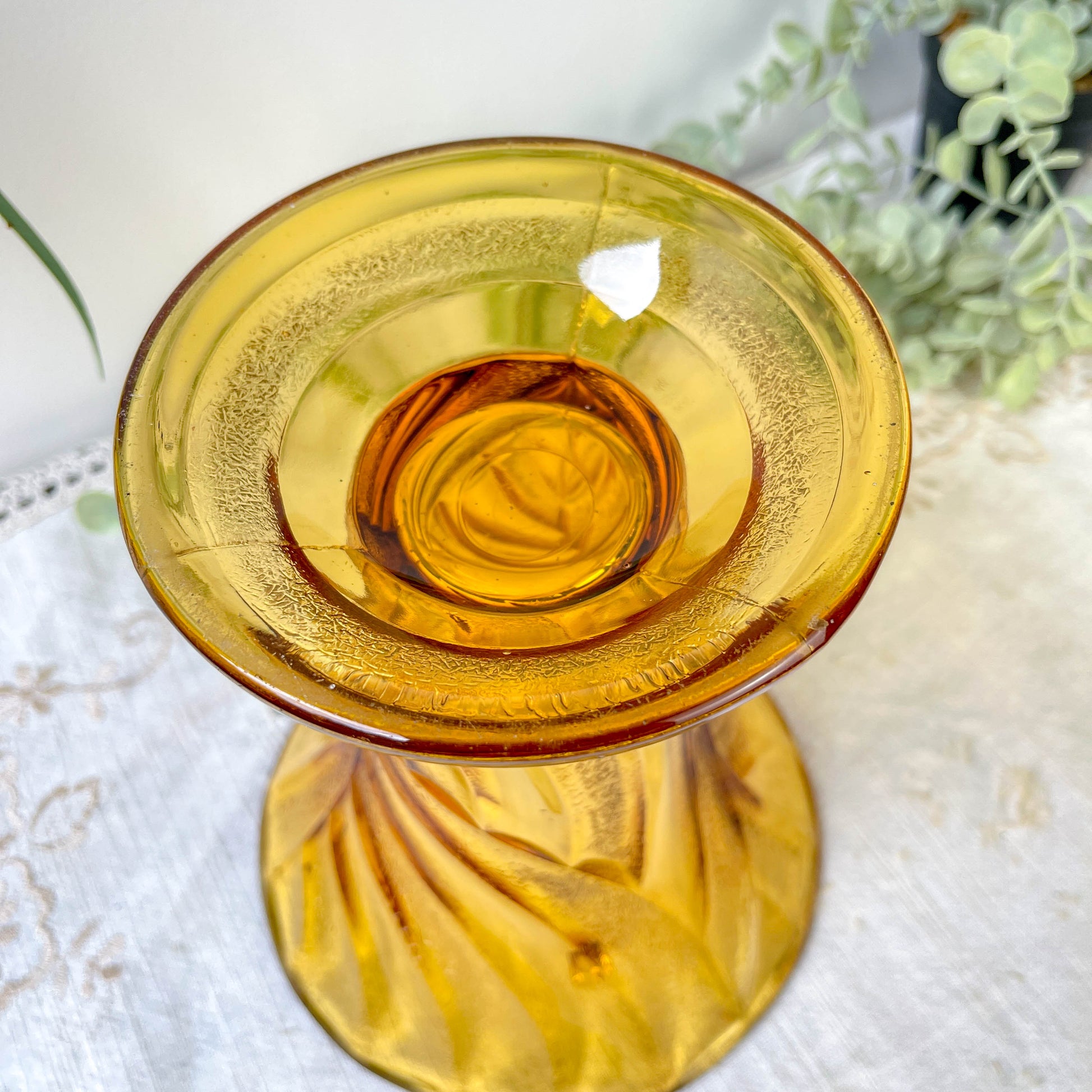 Vase vintage en verre ambre