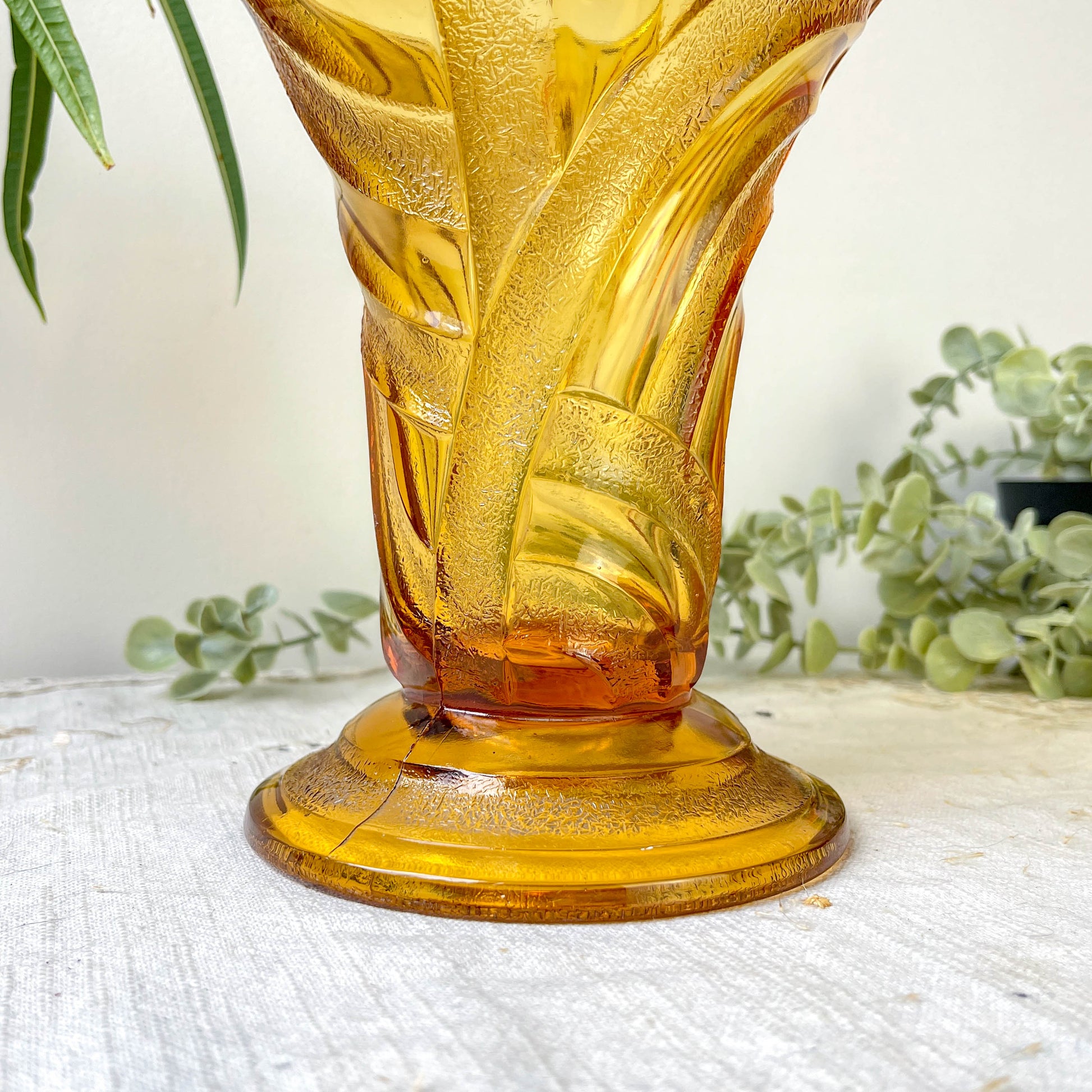 Vase vintage en verre ambre