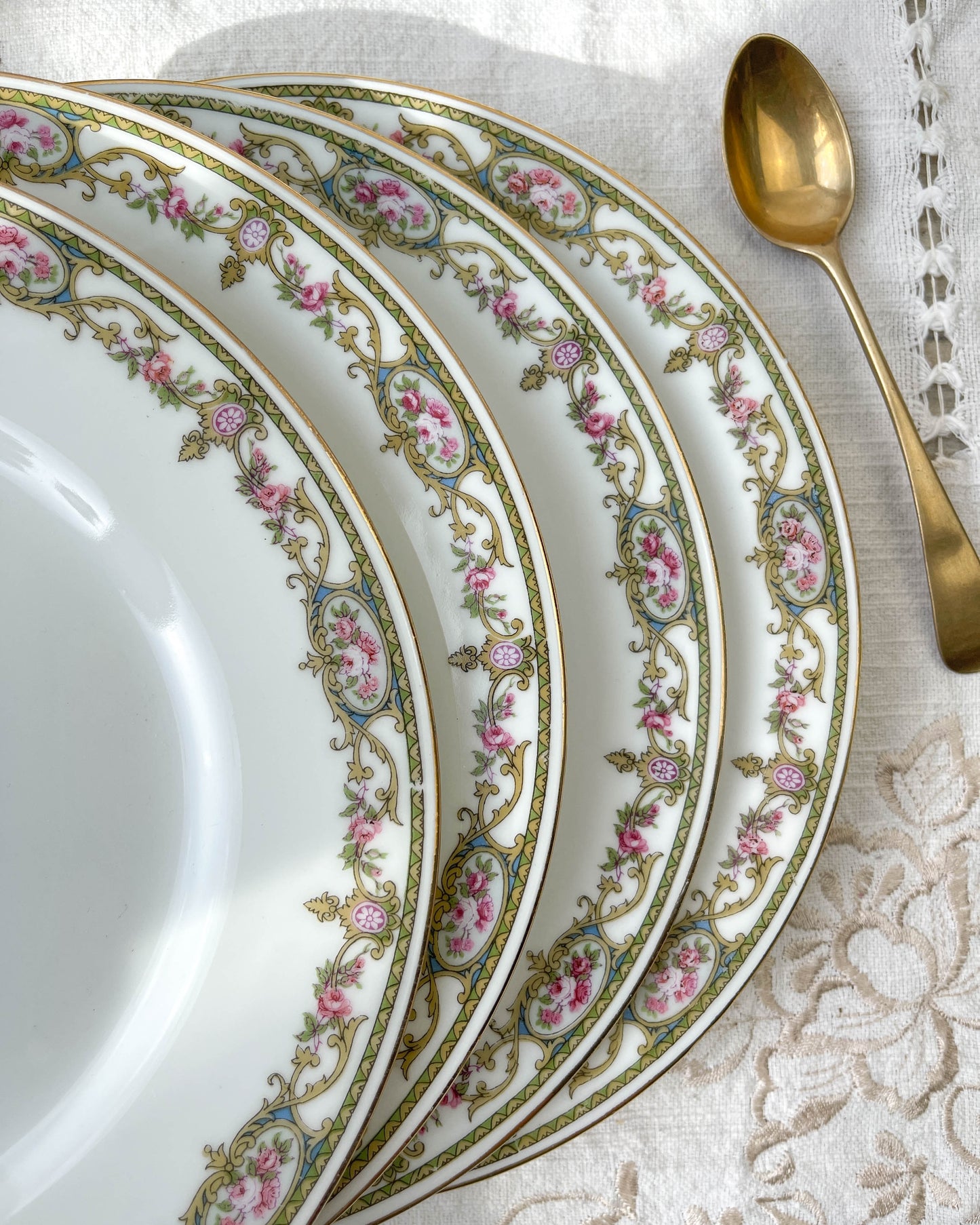 6 Petites assiettes porcelaine LIMOGES B&C motif fleuris