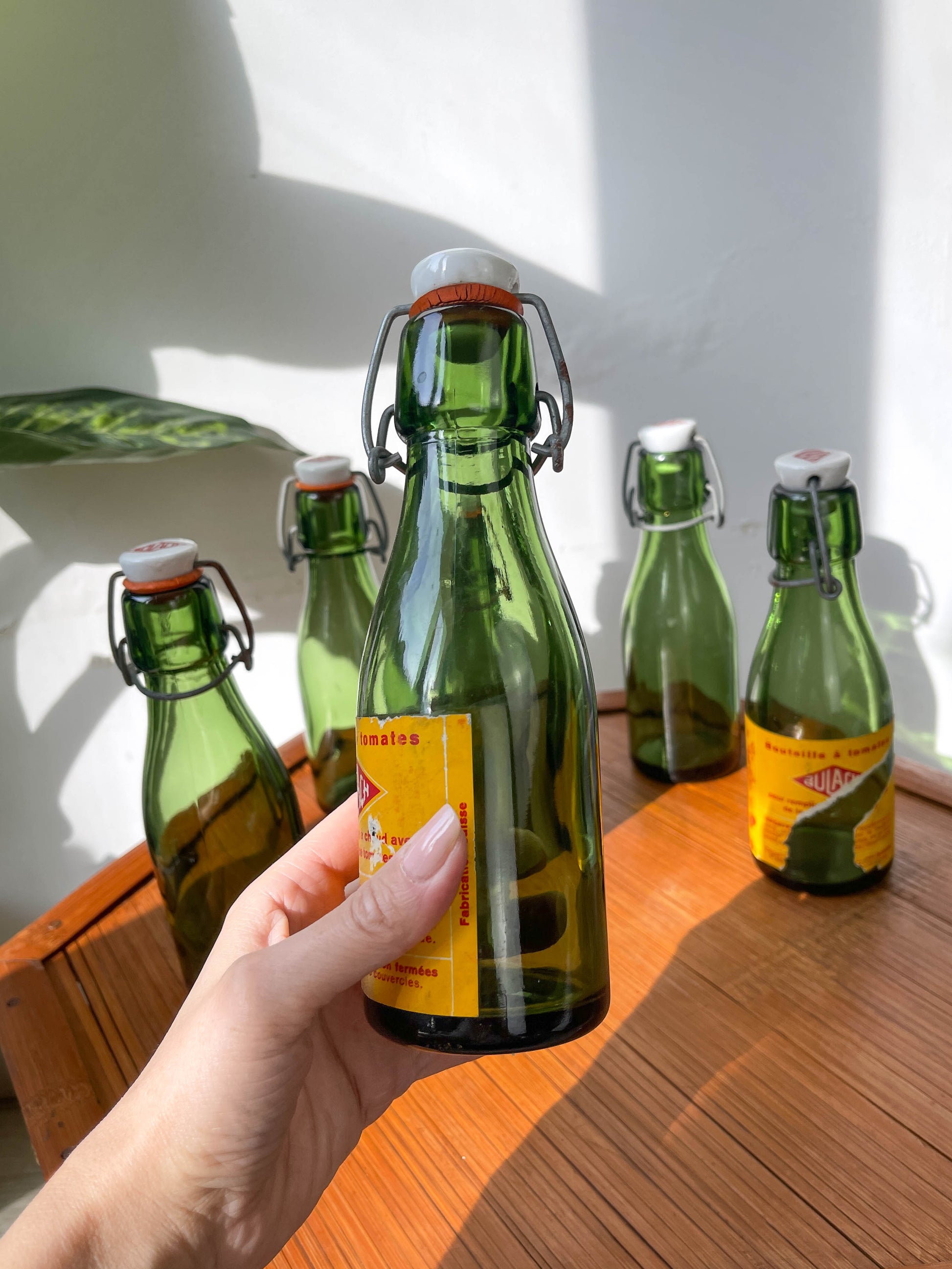 Petites bouteilles en verre bouchon porcelaine Bulach 1950 –