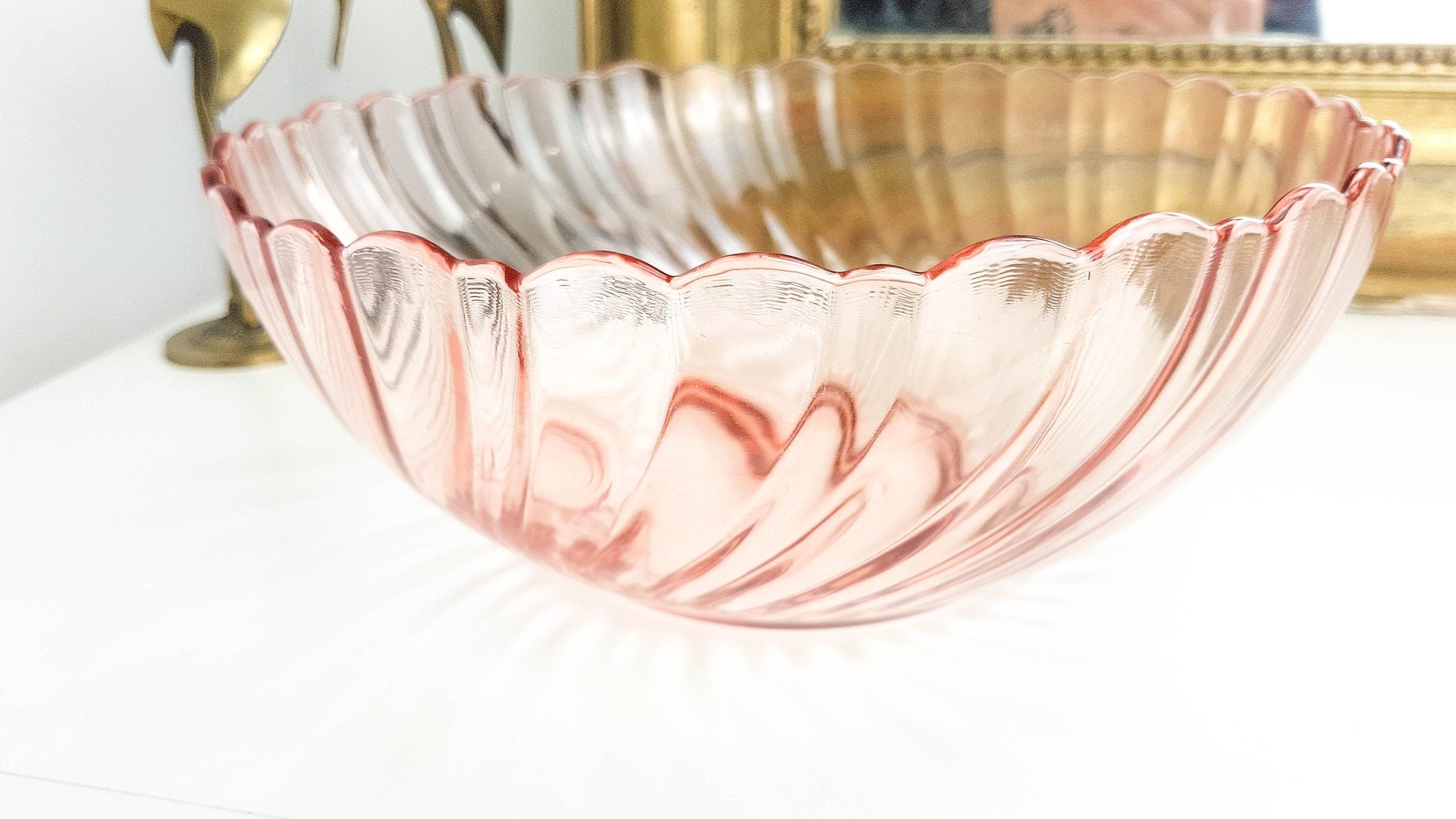 Saladier Arcoroc, Roseline. Verre Rose. Vintage - Arts de la table Saladier Arcoroc, Roseline. Verre Rose. Vintage - Arts de la table