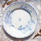Plat rond Terre de fer Katecrown motif fleuris bleu
