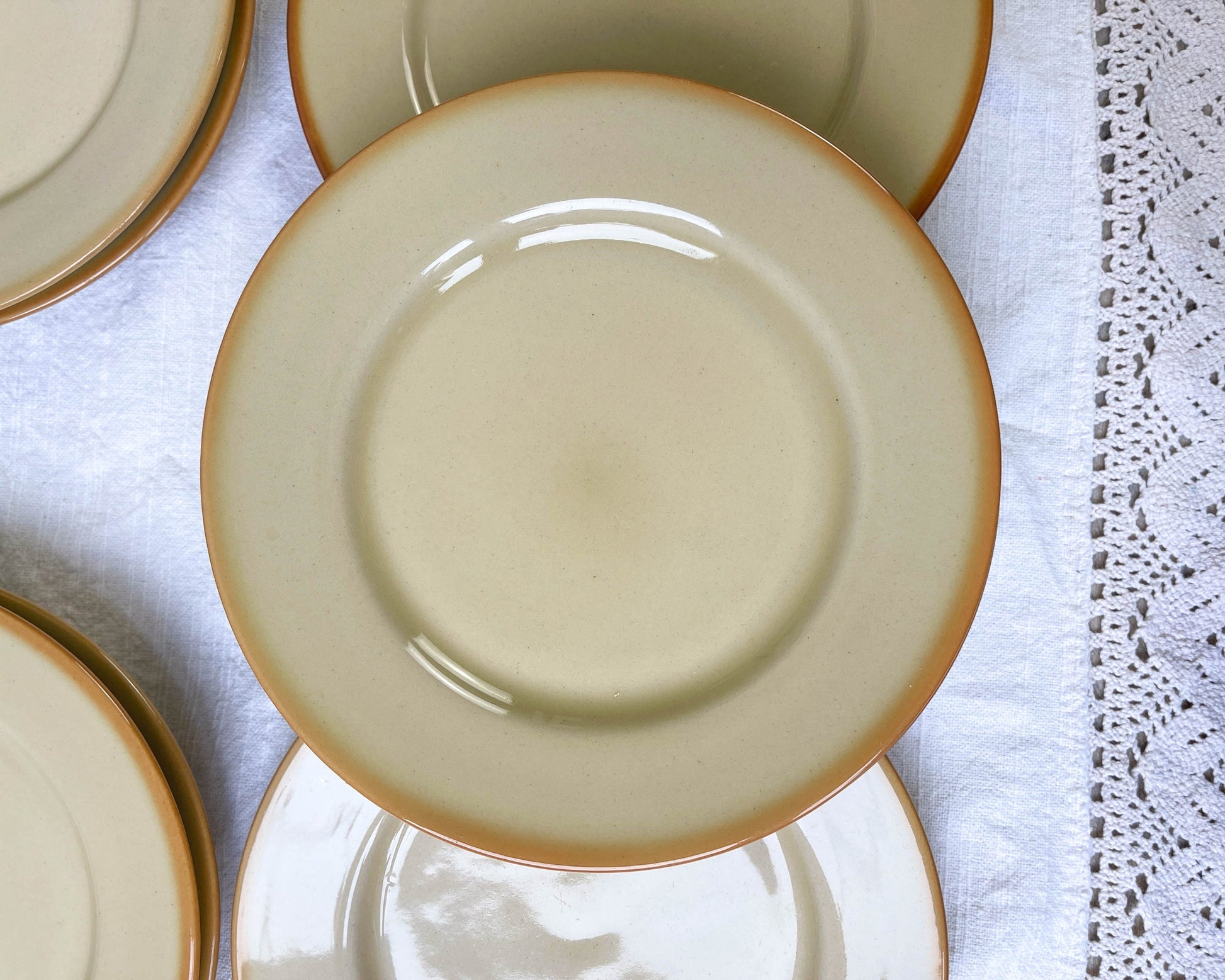 9 Petites assiettes en grès beige Tulowice mid century - violn.fr